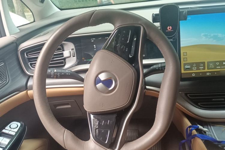 Used Denza D9 2022 DM-i 970 Four-Wheel Drive Flagship Model Steering Wheel