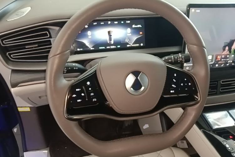 Used Denza D9 2022 DM-i 970 Four-Wheel Drive Prestige Model Steering Wheel