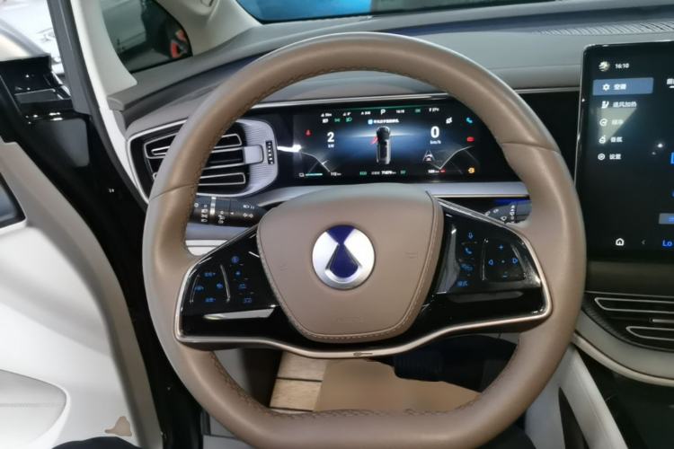 Used Denza D9 2022 DM-i 970 Four-Wheel Drive Flagship Model Steering Wheel
