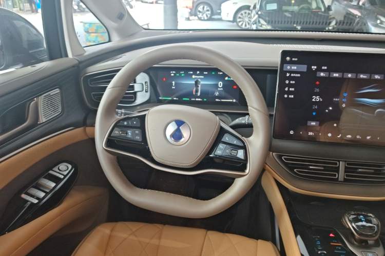 Used Denza D9 2022 DM-i 970 Four-Wheel Drive Flagship Model Steering Wheel