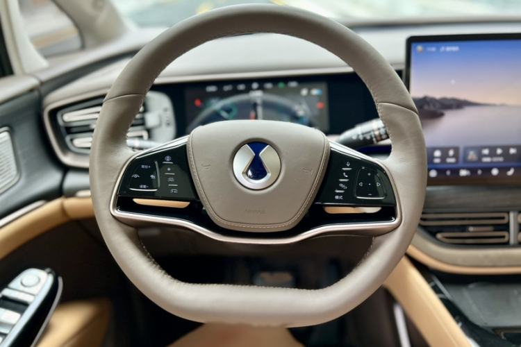 Used Denza D9 2022 EV 600 Four-Wheel Drive Flagship Model Steering Wheel