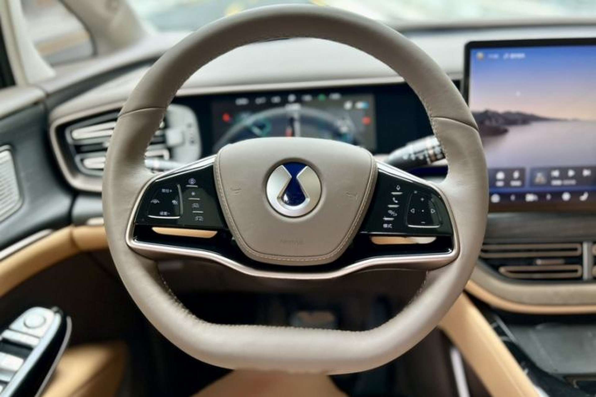 Used Denza D9 2022 EV 600 Four-Wheel Drive Flagship Model Steering Wheel