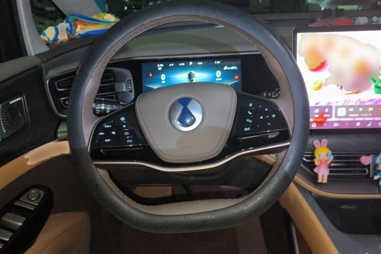 Used Denza D9 2022 DM-i 1040 Prestige Model Steering Wheel