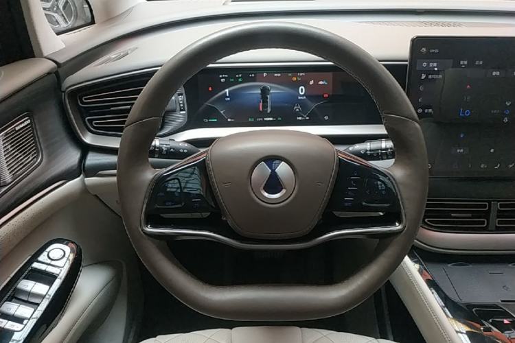 Used Denza D9 2022 DM-i 970 Four-Wheel Drive Flagship Model Steering Wheel