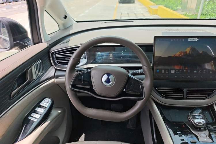 Used Denza D9 2022 DM-i 970 Four-Wheel Drive Flagship Model Steering Wheel