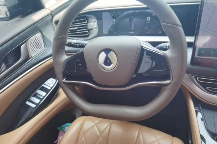 Used Denza D9 2022 DM-i 1040 Prestige Model Steering Wheel