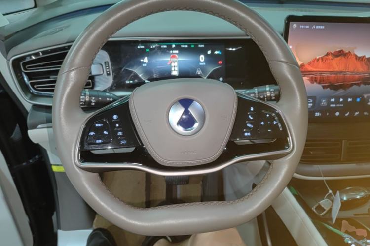 Used Denza D9 2022 DM-i 970 Four-Wheel Drive Flagship Model Steering Wheel