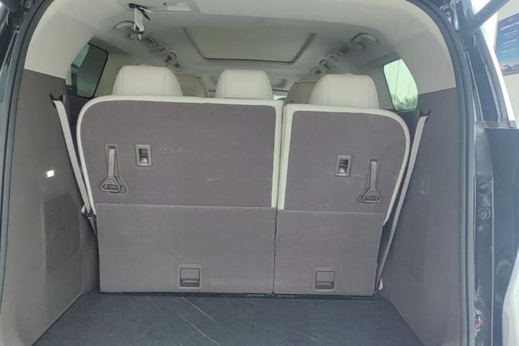 Used Denza D9 2022 DM-i 970 Four-Wheel Drive Flagship Model Trunk