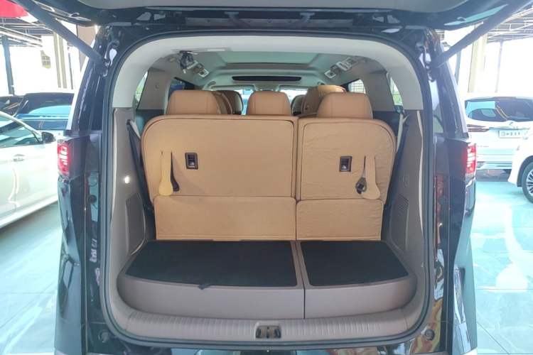 Used Denza D9 2022 DM-i 970 Four-Wheel Drive Flagship Model Trunk