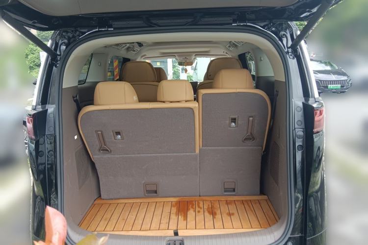 Used Denza D9 2022 DM-i 945 Luxury Model Trunk