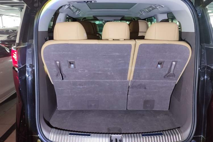 Used Denza D9 2022 DM-i 1040 Prestige Model Trunk