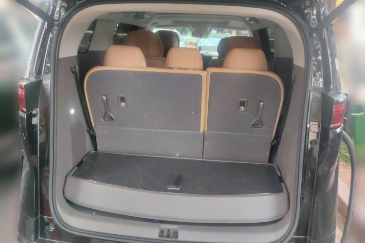 Used Denza D9 2022 DM-i 970 Four-Wheel Drive Prestige Model Trunk