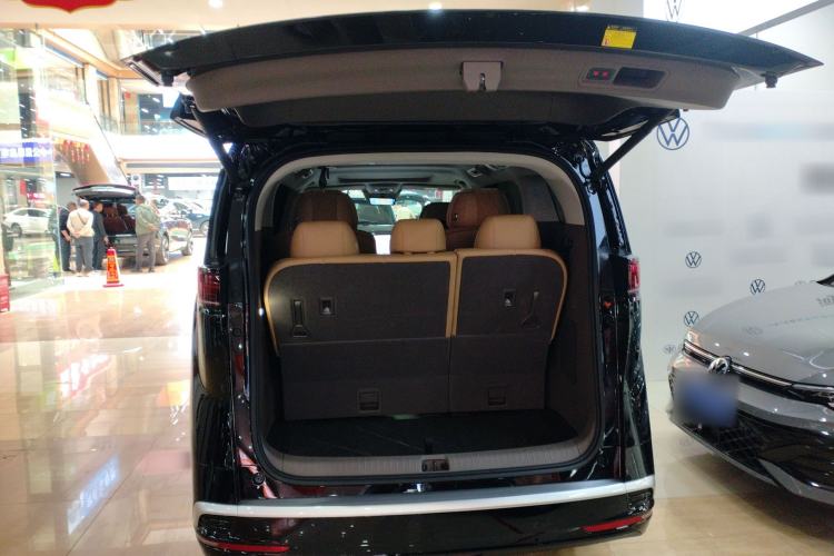 Used Denza D9 2022 DM-i 970 Four-Wheel Drive Flagship Model Trunk