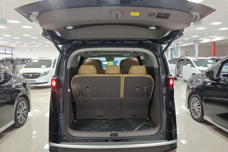 Used Denza D9 2022 DM-i 970 Four-Wheel Drive Prestige Model Trunk