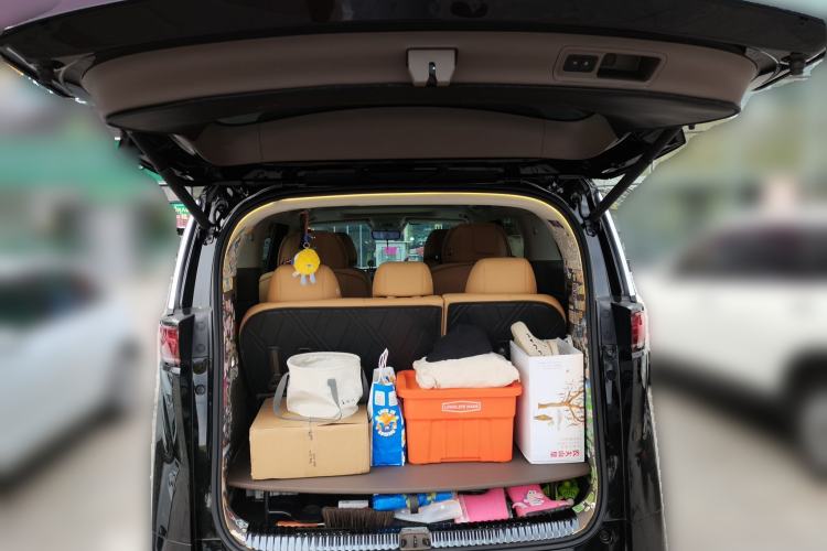 Used Denza D9 2022 DM-i 1040 Prestige Model Trunk