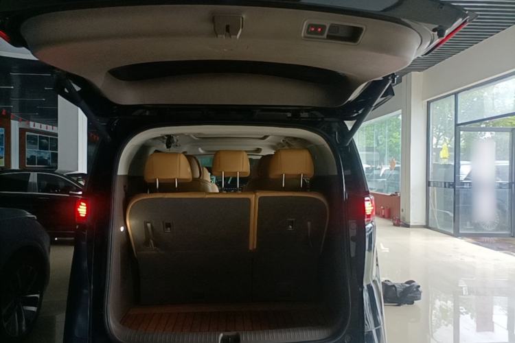 Used Denza D9 2022 DM-i 1040 Prestige Model Trunk