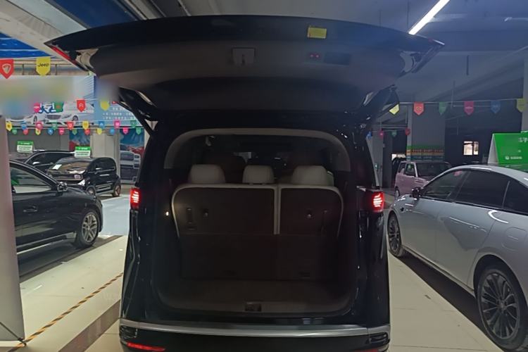 Used Denza D9 2022 DM-i 970 Four-Wheel Drive Prestige Model Trunk