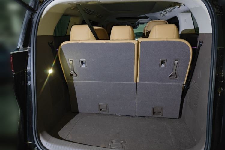 Used Denza D9 2022 DM-i 970 Four-Wheel Drive Prestige Model Trunk