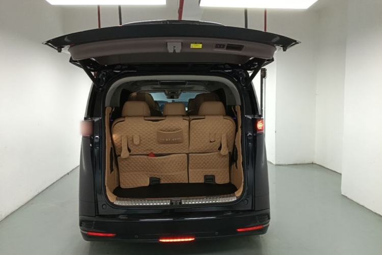 Used Denza D9 2022 EV 600 Four-Wheel Drive Prestige Model Trunk