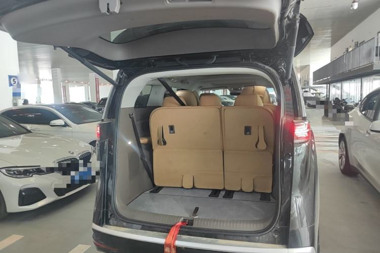 Used Denza D9 2022 DM-i 970 Four-Wheel Drive Flagship Model Trunk
