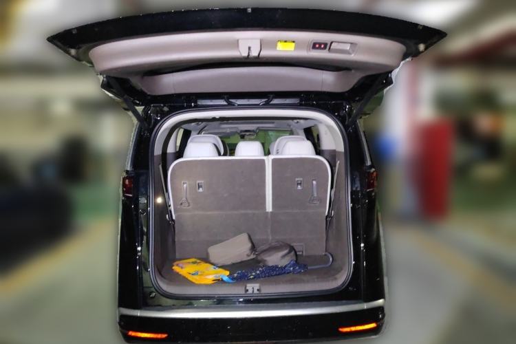 Used Denza D9 2022 DM-i 1040 Prestige Model Trunk