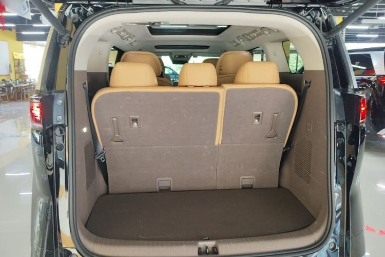 Used Denza D9 2022 DM-i 970 Four-Wheel Drive Flagship Model Trunk