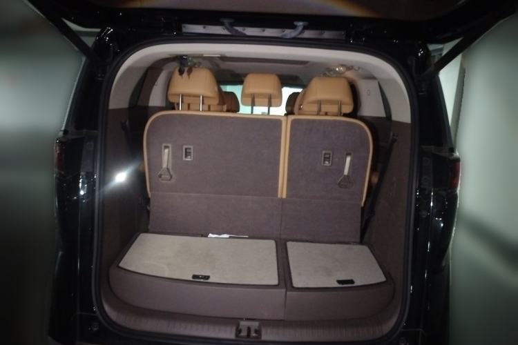 Used Denza D9 2022 DM-i 970 Four-Wheel Drive Prestige Model Trunk