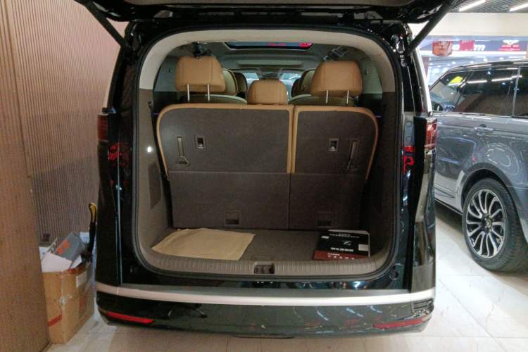 Used Denza D9 2022 DM-i 970 Four-Wheel Drive Flagship Model Trunk