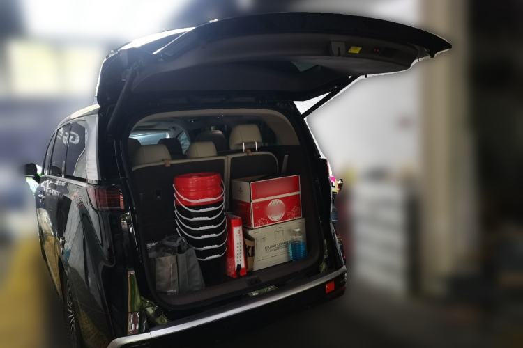 Used Denza D9 2022 DM-i 1040 Prestige Model Trunk