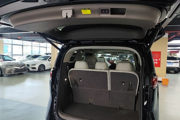 Used Denza D9 2022 DM-i 1040 Prestige Model Trunk