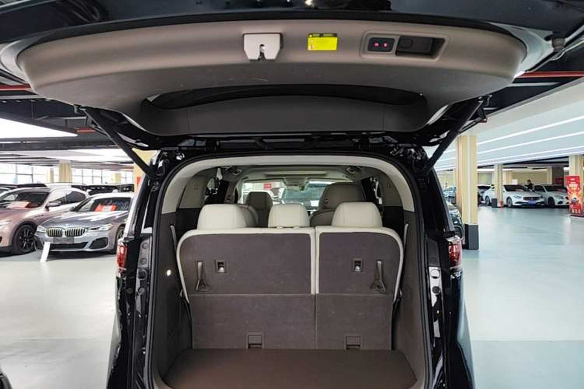 Used Denza D9 2022 DM-i 1040 Prestige Model Trunk