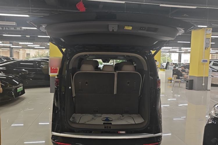 Used Denza D9 2022 DM-i 970 Four-Wheel Drive Flagship Model Trunk