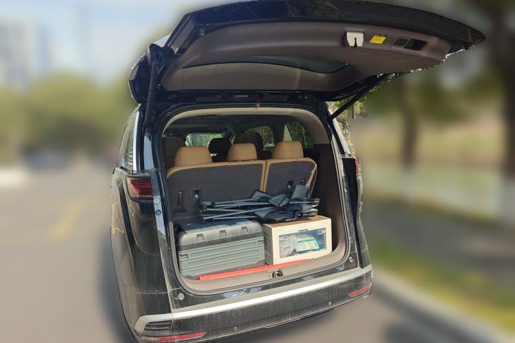 Used Denza D9 2022 DM-i 1040 Prestige Model Trunk