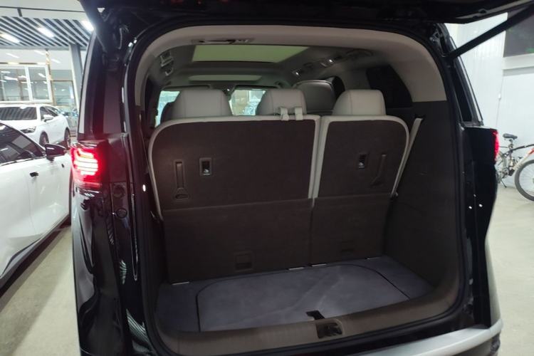 Used Denza D9 2022 DM-i 970 Four-Wheel Drive Prestige Model Trunk