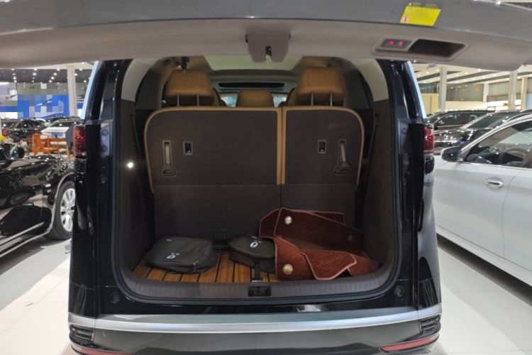 Used Denza D9 2022 DM-i 1040 Prestige Model Trunk