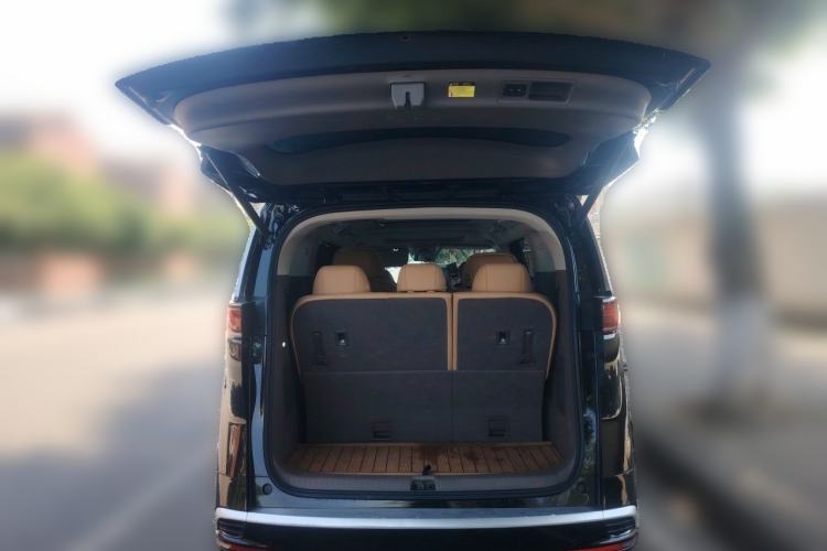 Used Denza D9 2022 DM-i 945 Luxury Model Trunk
