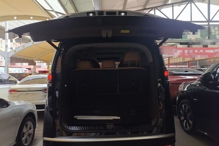 Used Denza D9 2022 DM-i 1040 Prestige Model Trunk