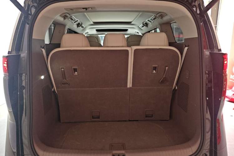 Used Denza D9 2022 DM-i 1040 Prestige Model Trunk