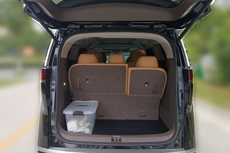 Used Denza D9 2022 EV 620 Prestige Model Trunk