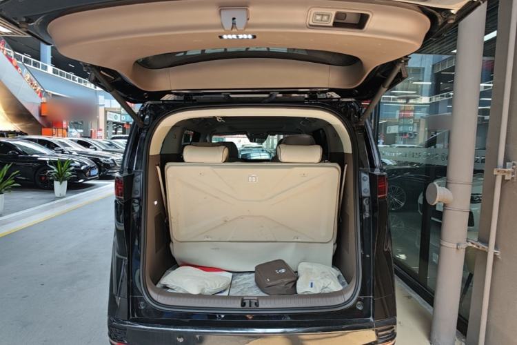 Used Denza D9 2022 DM-i 1040 Prestige Model Trunk