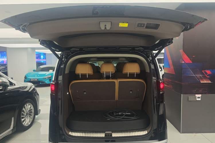 Used Denza D9 2022 DM-i 970 Four-Wheel Drive Flagship Model Trunk