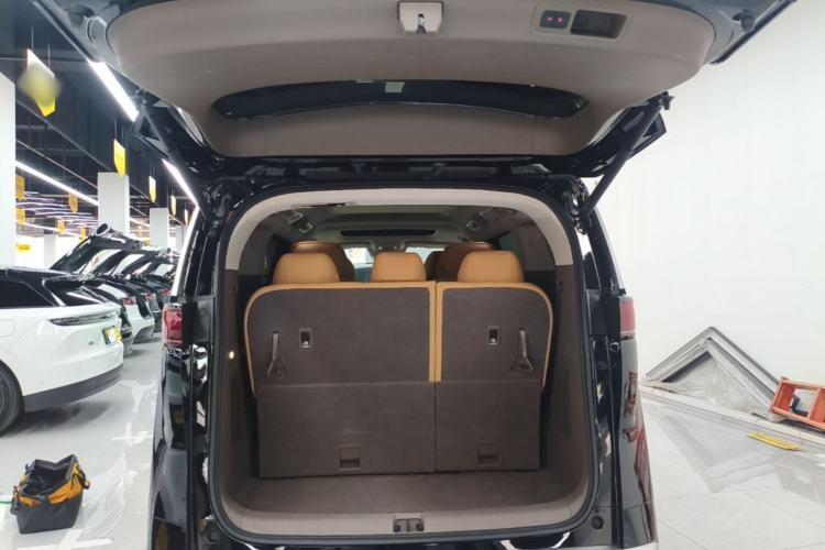 Used Denza D9 2022 DM-i 1040 Prestige Model Trunk