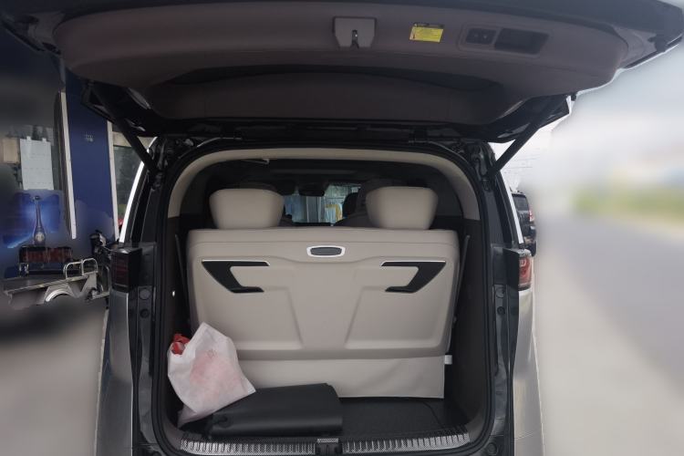 Used Denza D9 2022 DM-i 970 Four-Wheel Drive Flagship Model Trunk