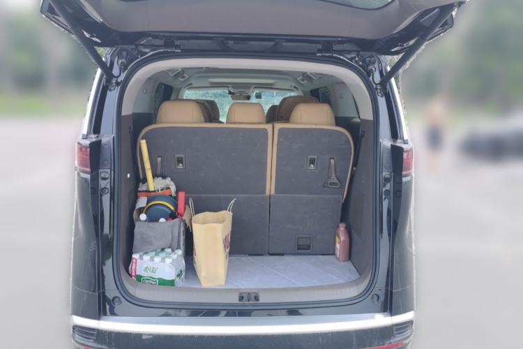 Used Denza D9 2022 DM-i 1040 Prestige Model Trunk