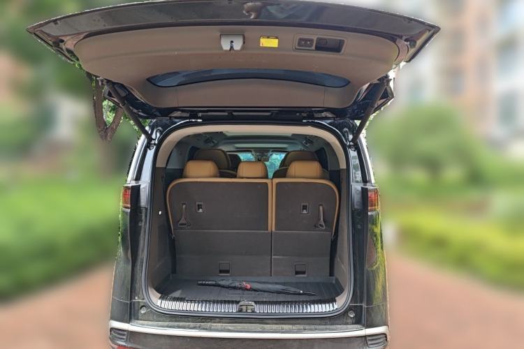 Used Denza D9 2022 DM-i 1040 Prestige Model Trunk