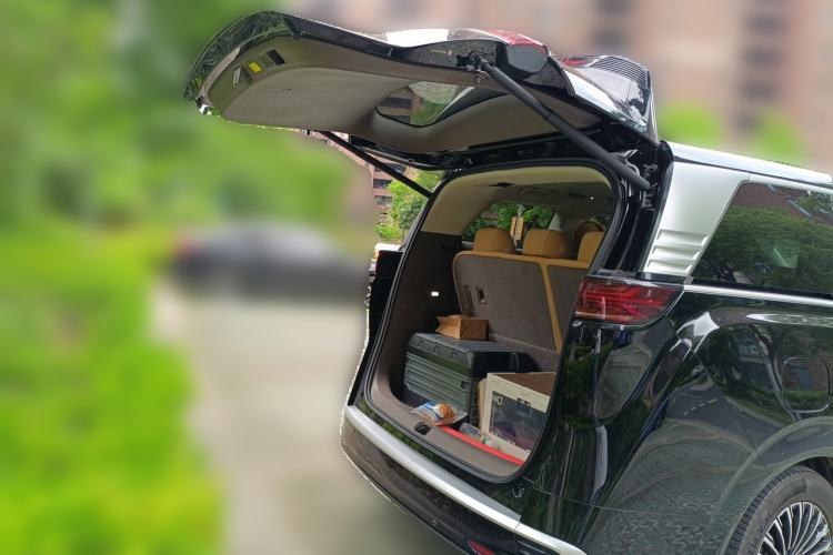 Used Denza D9 2022 DM-i 1040 Prestige Model Trunk