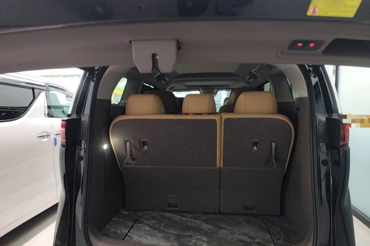 Used Denza D9 2022 DM-i 1040 Prestige Model Trunk