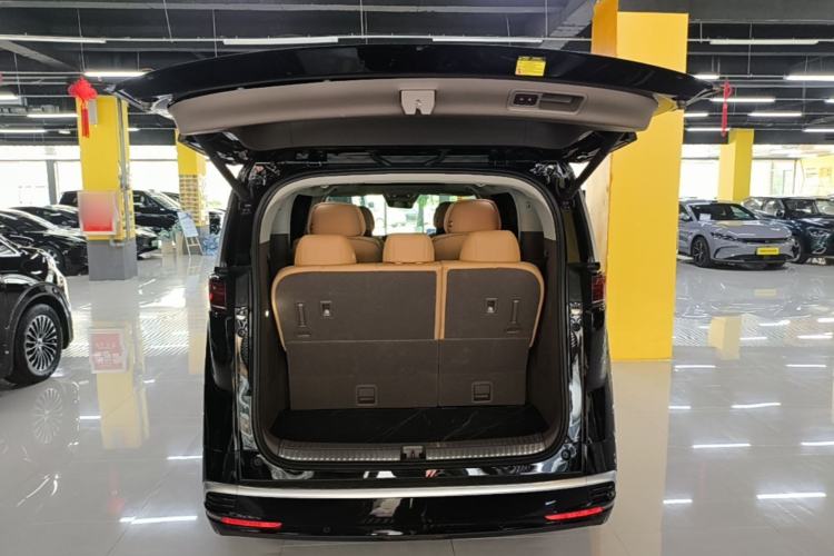 Used Denza D9 2022 DM-i 970 Four-Wheel Drive Flagship Model Trunk