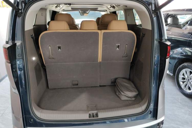 Used Denza D9 2022 DM-i 1040 Prestige Model Trunk