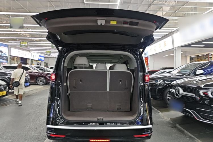 Used Denza D9 2022 DM-i 970 Four-Wheel Drive Flagship Model Trunk